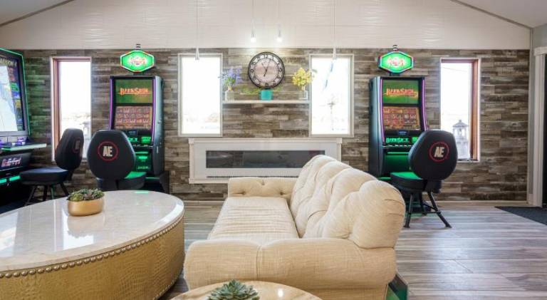 Dragonfly Inn & Suites — photo 5