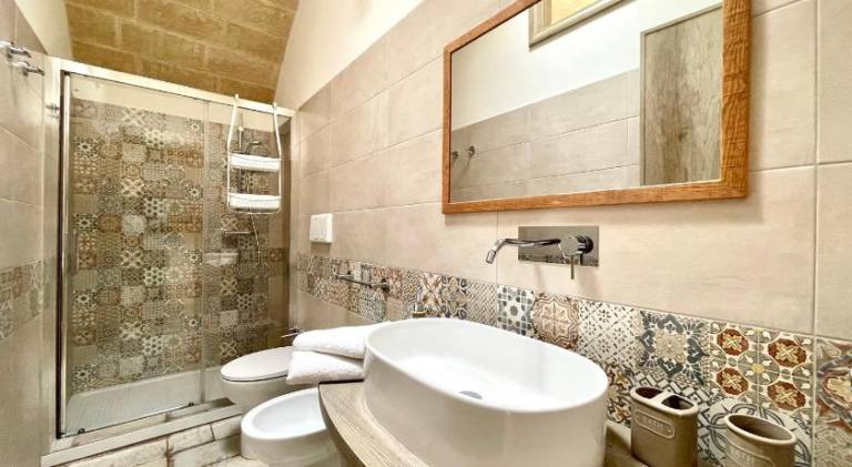 Villa with pool & hot tub — photo 2