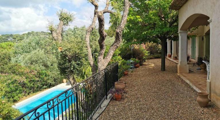 Villa with pool, BBQ & garden — photo 5