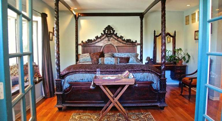 Universal Studios Hollywood Hills guest suite with King bed