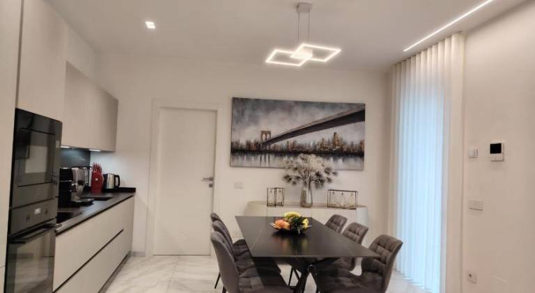 Vacation home with 3 rooms for 6 persons in Varese