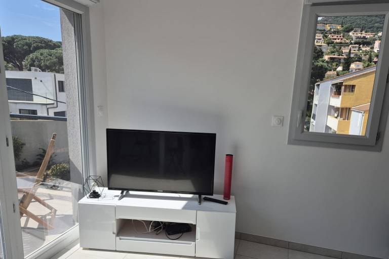 Apartment with terrace — photo 2