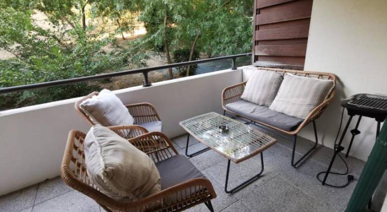 Rental apartment with patio — photo 4