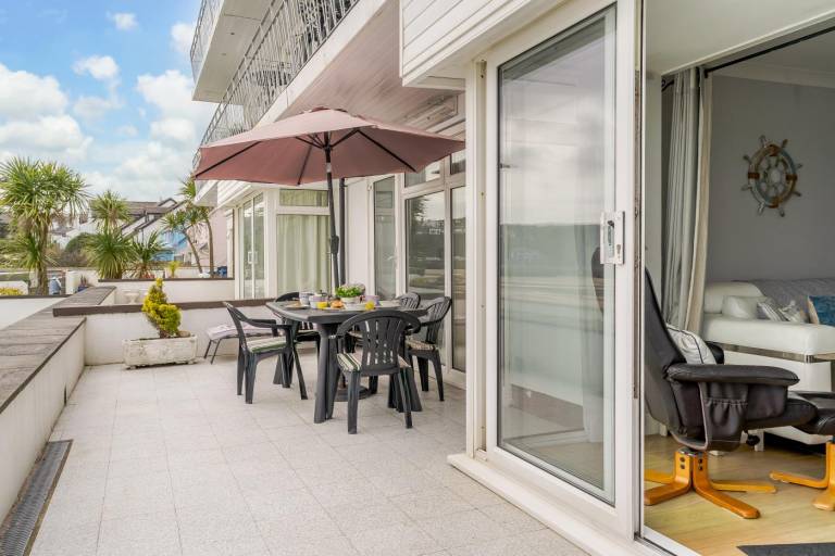 Family-friendly apartment | Water view | Beach nearby | Pets allowed — photo 3