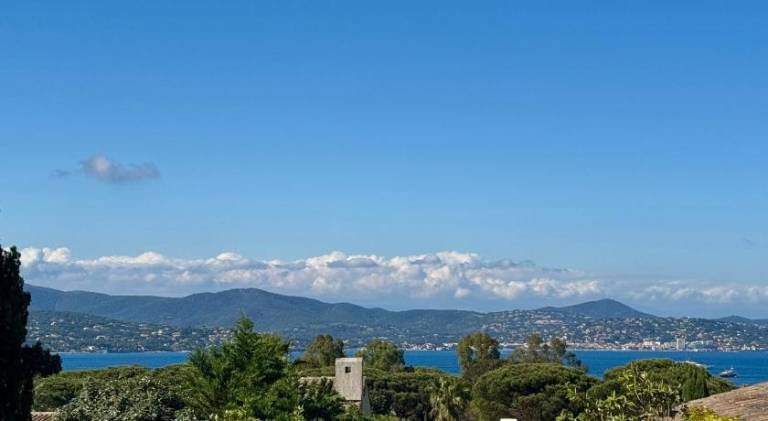 Fully equipped nice vacation home with private pool, garden & patio | Close to the beach | Suitable for remote work | Pets are welcome in Cogolin
