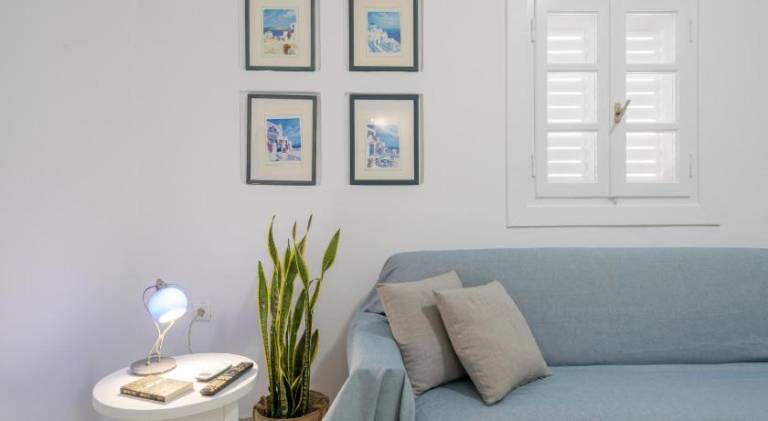 Coastal Escape - 2 min from Perissa Beach in Santorini