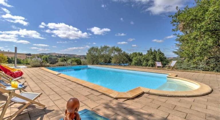 House with pool — photo 5