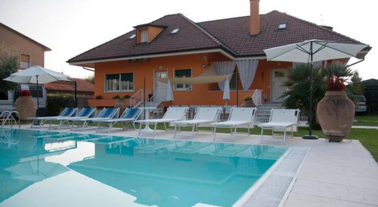 Villa with BBQ, garden & jacuzzi in Castelrotto