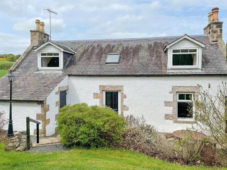 Cottage  Oyne
