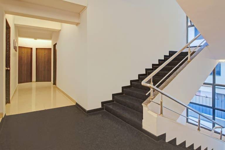 OYO Home 76897 Aura Homes Stay