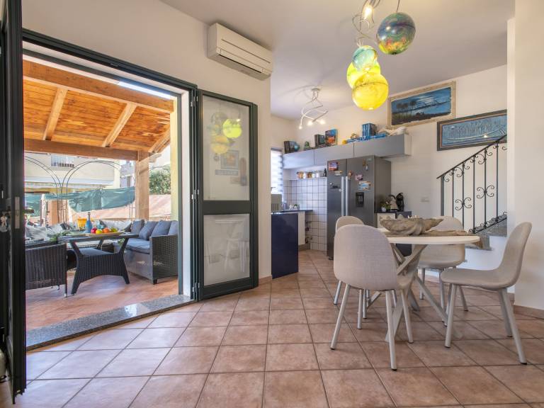 Fully equipped holiday apartment with grill, patio & yard | Dogs allowed — photo 2