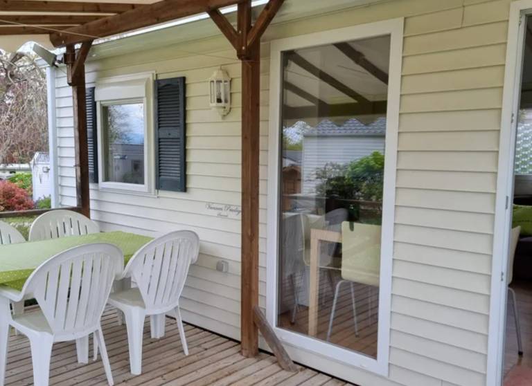 Family-friendly pleasant mobile home with yard & fast internet | Pets are welcome — photo 3