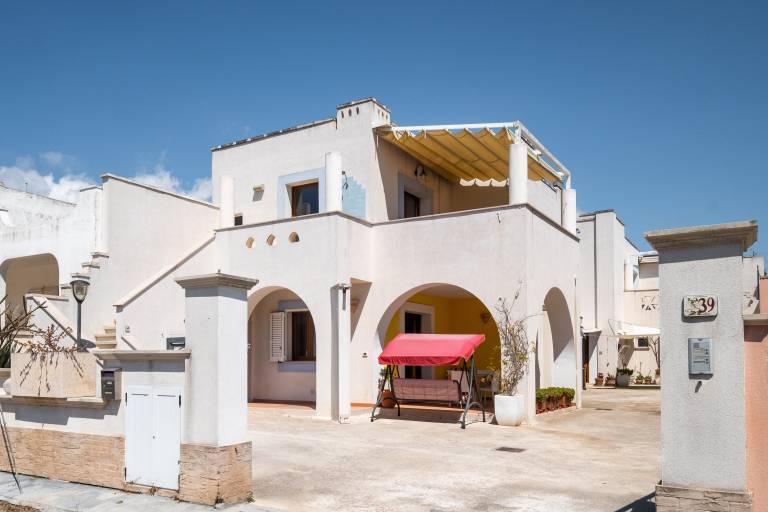 Vacation home with patio | City view in Patu