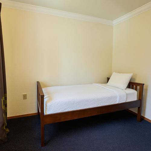Creekside Inn & Suites — photo 2