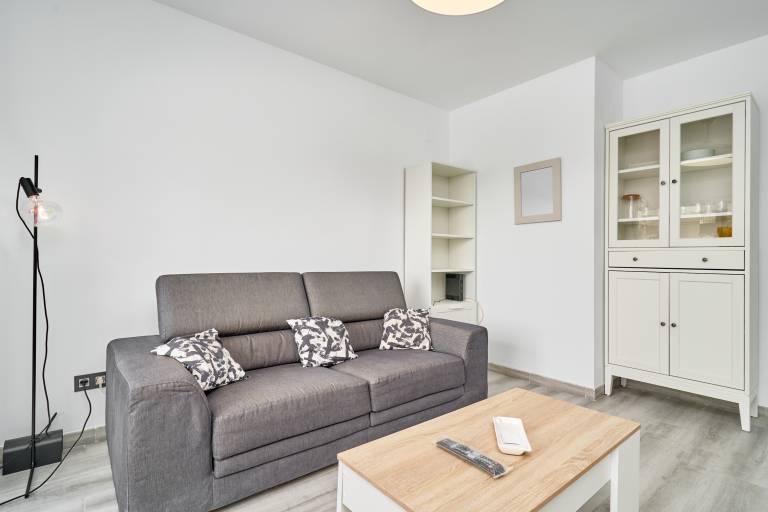 Fully equipped holiday apartment with fast internet, pool & yard | City view | Close to the beach | Dogs allowed — photo 5