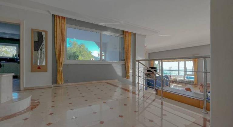 Villa with BBQ, private pool & patio — photo 4