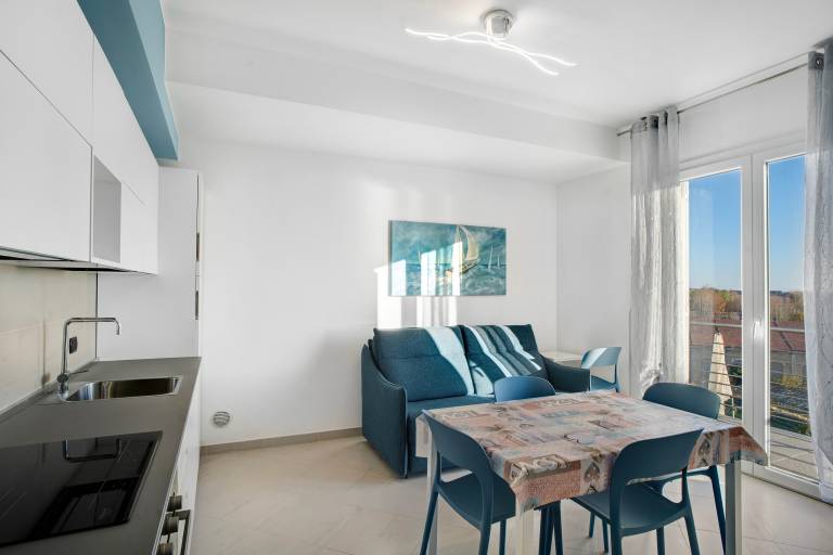 Apartment with patio | Beach view — photo 4