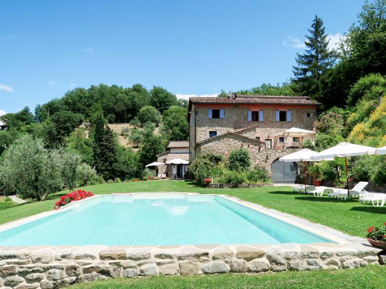 Apartment with pool, garden & patio — photo 4