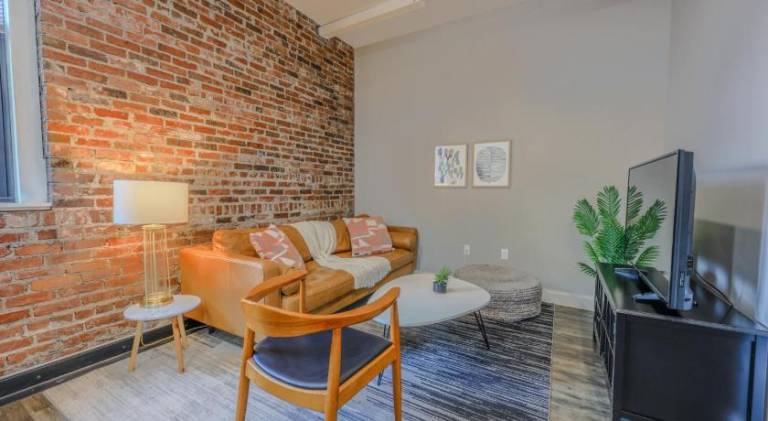 Furnished Luxury 3br, 2ba Loft — photo 2