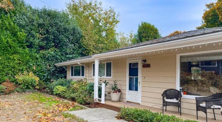 House with 2 rooms for 6 persons in Renton, WA