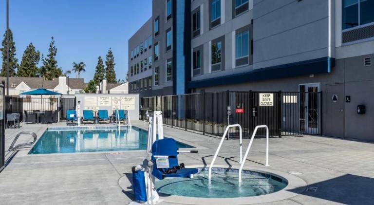Hampton Inn & Suites by Hilton Bakersfield Central — photo 4