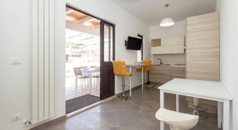 House with 2 rooms for 5 persons — photo 2