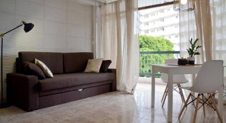 Rental apartment with yard, pool & terrace | Next to the beach | Pet-friendly — photo 2