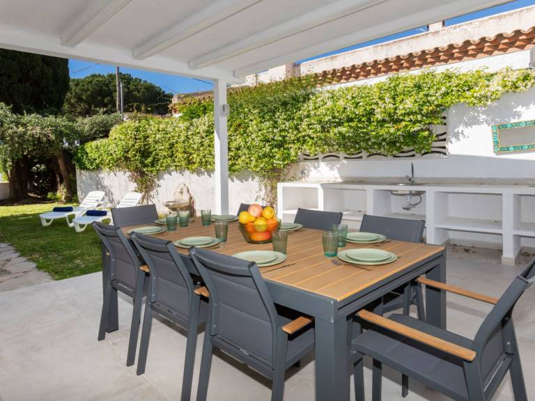 House with patio, BBQ & garden — photo 2