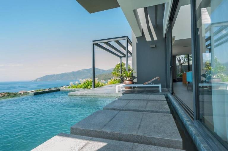 Villa with jacuzzi, private pool & garden — photo 3