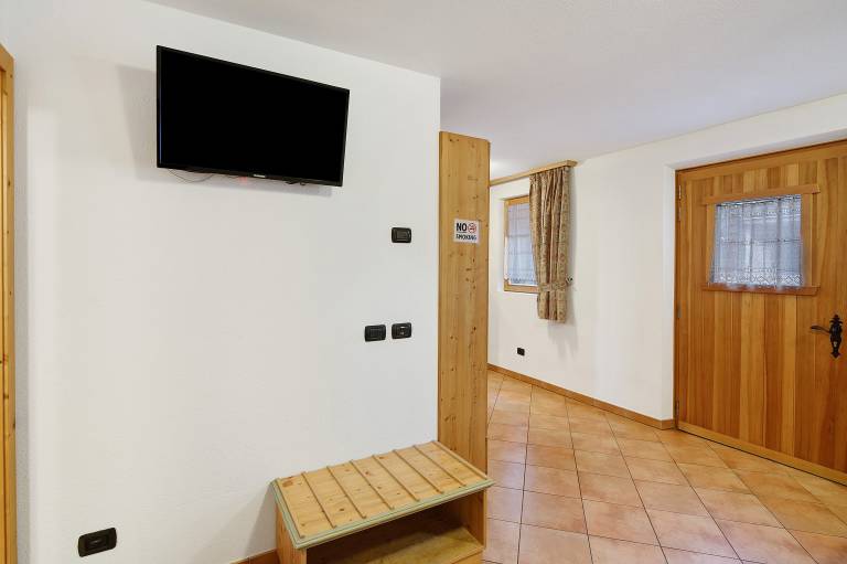 Fully equipped beautiful chalet with fast internet | Mountain view | Next to the ski | Pets allowed — photo 2
