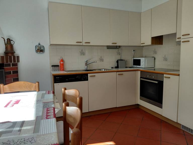 Charming rental apartment with terrace, barbeque & pool | Mountain view | Dogs allowed — photo 4