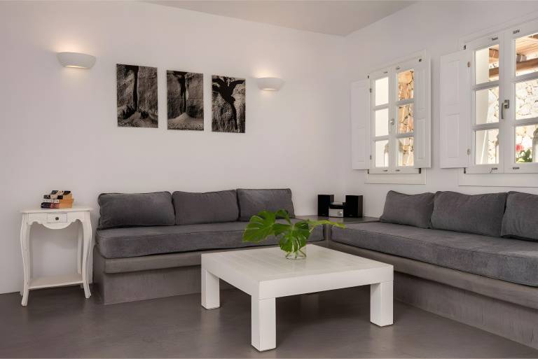 Santorini Suite with Jacuzzi 3 by Delfus — photo 3