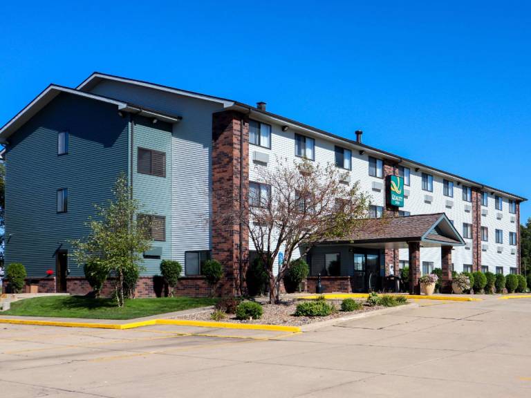 Quality Inn & Suites Bloomington I-55 and I-74 — photo 3