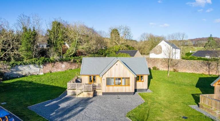 Vacation home with jacuzzi in Newton Stewart