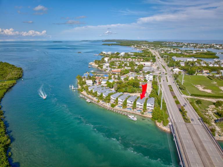 Sunset Tides - Luxury Waterfront Pool Home, 30' Dock — photo 5