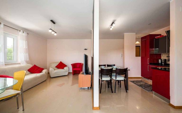 Holiday apartment with barbeque & garden — photo 2