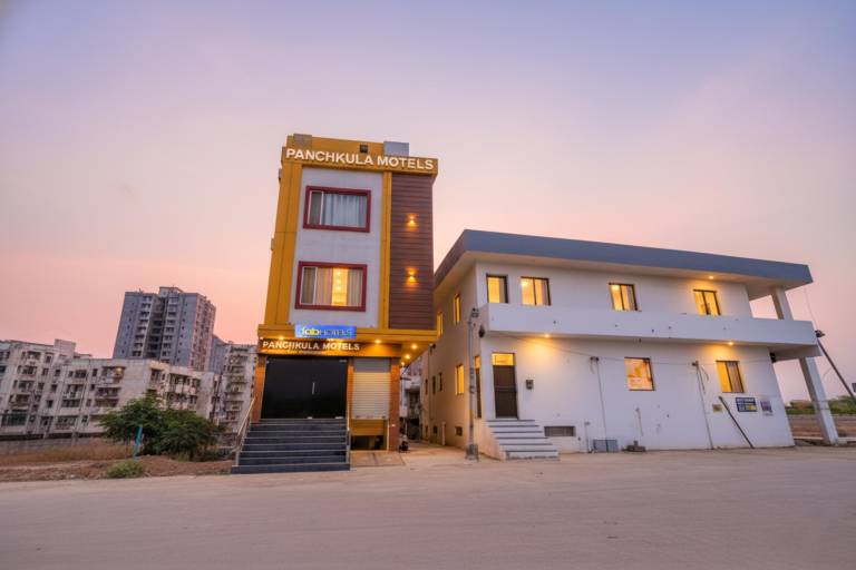 Via Panchkula Motels