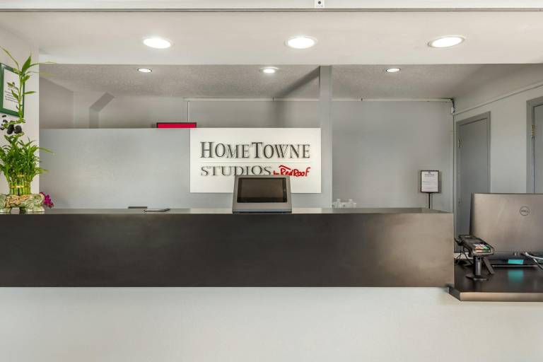 HomeTowne Studios & Suites Greensboro — photo 3