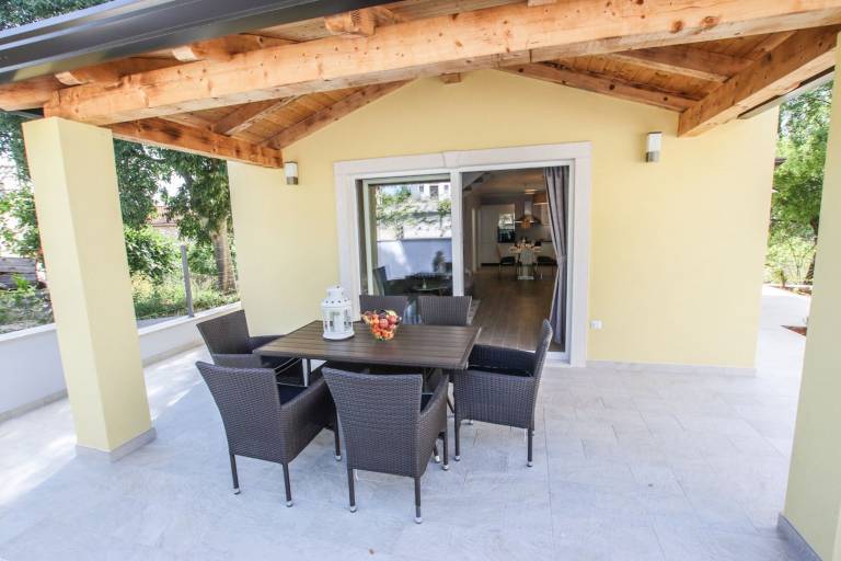 Villa with private pool, garden & BBQ — photo 3