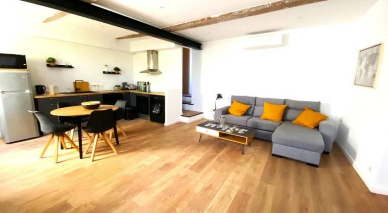 Apartment with terrace — photo 2
