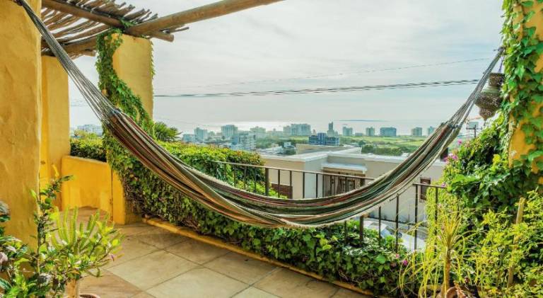 Sun, Sea & a Wood-Fired Hot Tub in a Downtown Mediterranean Villa — photo 4