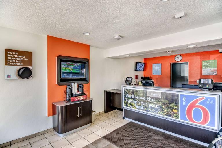 Motel 6 Stockton, CA - North — photo 4