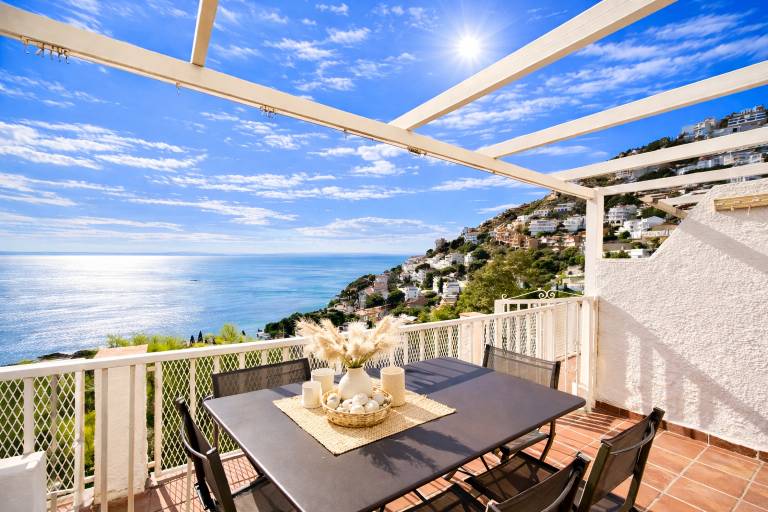 Fully equipped beautiful house with yard, grill & patio | Next to the beach | Pet-friendly — photo 2