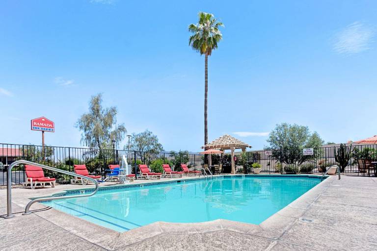 Days Inn by Wyndham Tucson City Center — photo 2
