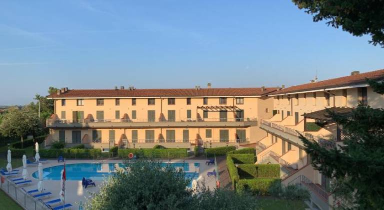 Serviced apartment with pool, yard & patio | Pets are welcome — photo 3