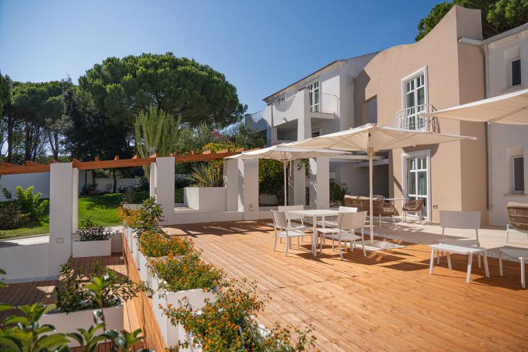 Family-oriented bed and breakfast with pool & patio | Sea view | Pets allowed — photo 3
