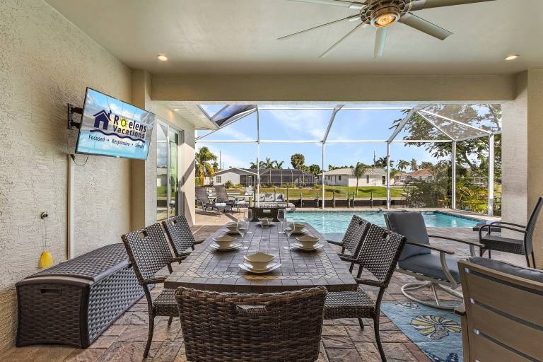 House with private pool & BBQ | Water view — photo 4