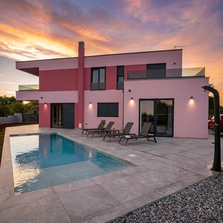 Villa with barbecue, terrace & private pool in Medulin