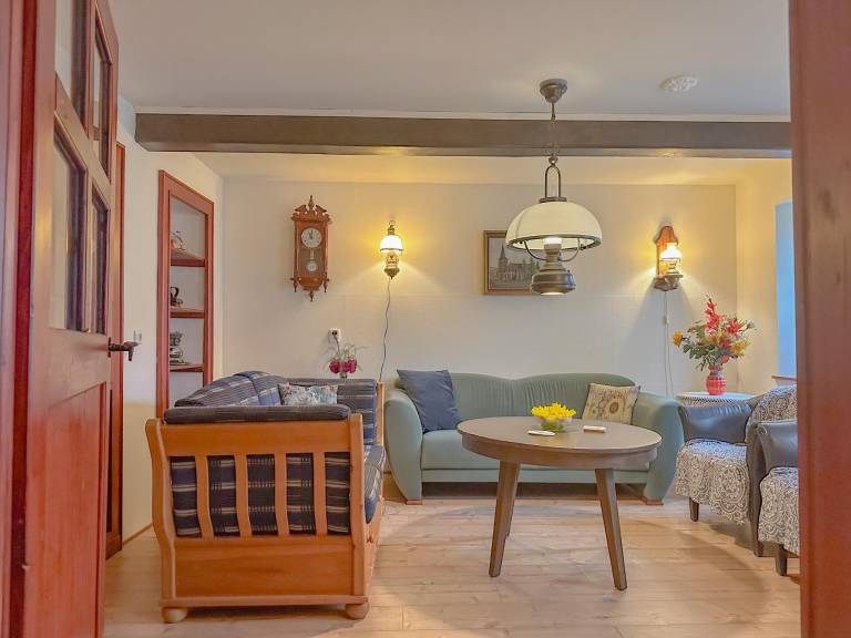 Vacation home with yard & patio | Pets are welcome — photo 3