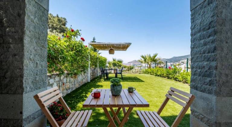 2+1 House in Bodrum center with sea view and big private garden in Bodrum